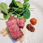 La Brianza - 北海道産黒毛和牛内もも炭火焼き檜の香りロメスコソースタスマニア産粒マスタード。火入れの感じいつも好きだし檜の香りも好き、ブリアンツァの炭火焼き大好きです(*˘︶˘*).｡.:*♡