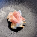 La Brianza - 鱧フリットスペイン産ハモンセラーノ。ふっくら鱧のさっくりフリットにとろけるハモンセラーノの塩味が絶妙いい感じ☆ ハムの旨み甘みが鱧の淡白さと相性バツグン!!ね＼(^o^)／