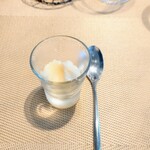 La Brianza - レモンオレンジスパークリングワインラム酒ポンケ。こちらのお店のお口直しの中では比較的甘めで私にはデザート的なおいしいお口直し☆
