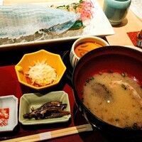 対馬のどぐろとイカ活き造り 博多 魚蔵 都ホテル店 - 