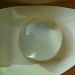 金精軒 韮崎店 - 水信玄餅を上から。