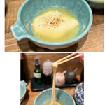 Toridashi Oden Nerimon - ◯スカモルツァ¥330…モッツァレラチーズをおでん出汁に入れて煮込んだもの。お餅みたいにビヨーンと伸びて面白い♪ 