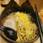 東京スタイルみそらーめん ど・みそ  - 麺は太麺