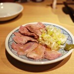 恵比寿焼肉 ホルモン富士 - 「タン刺し」