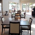 ドッグデプトガーデン - 店内雰囲気　店内にはほとんどいません