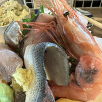 魚と肴 とおるの台所 - 料理写真:刺身盛り合わせ（UP）