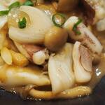 卓 - イカゲソバター炒めその３