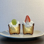 PATISSERIE 46 - ・生カヌレ プレーン イチゴ 400円/税込
・生カヌレ プレーン シャインマスカット 400円/税込