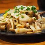 卓 - イカゲソバター炒めその２