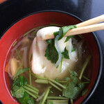 鳴子ホテル - 雑煮。餅がやらかくて伸びるー。薄味ですがお出汁はバッチリ効いてます。