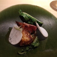 RISTORANTE IL NODO - 白子と桃のスケ（蕪）鵠沼の魚醤（上から）