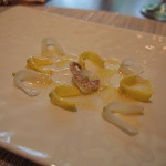 キュイジーヌ[s] ミッシェル・トロワグロ - 白イカとグリーンマンゴーにマンゴービネーガーソース