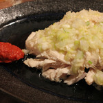 赤竜 住吉店 - 蒸し鶏のネギソースかけ