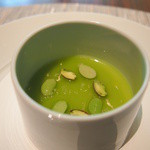 キュイジーヌ[s] ミッシェル・トロワグロ - デセール１：枝豆とミント　ココナッツミルクのジェラティーヌ