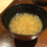 Tonkatsu Wakou - 『和幸ご飯』には、ロースかつ、キャベツ、お味噌汁が付いています。