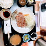 Tabedokoro Hansuke - 三元豚豚ステーキ定食 横向き謝