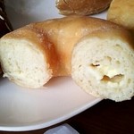 ドーナツ・ベーグル専門店 ふわもち邸 - ドーナツの中にクリームチーズ