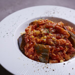 Slowly stewed tomato sauce pasta with pancetta and seasonal vegetables