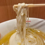 ラーメンWalkerキッチン - チーズを絡めていただきます♪