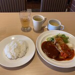 ガスト - ★日替わりランチ（少なめライス・677円税込）ランチドリンクバー（198円税込）★