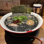 Ramen Nagi Butaou - 特製ラーメン黒（970円）