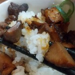 麺処 びぎ屋 - ミニ炙りチャーシューご飯一口