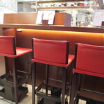 TOKYO PANINO AROMAFRESCA - 真っ赤な椅子がオシャレ