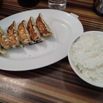 Sendai Kko - 餃子とサービスのご飯