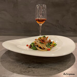 カーサ・デル・チーボ - Caiaffa Troia Rosatoと燻製を掛けた灯台螺貝のトロッコリ アンチョビソース