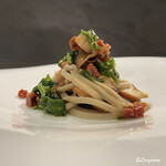 カーサ・デル・チーボ - 燻製を掛けた灯台螺貝のトロッコリ アンチョビソース