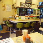 おがた - 店内はスッキリしてます