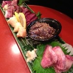 新和食 きくい - 馬刺し
      上ロース、上バラ、タン、レバー、ふたえご、たてがみ