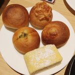 鎌倉パスタ - 食べ放題のパン