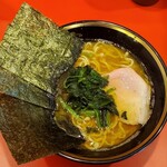 横浜家系総本山 吉村家直系店 ラーメン内田家 - ラーメン並多め固め