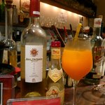 ビストロ＆バー ヴィスコ - 美味しかった白ワインと友達の飲んだワイン