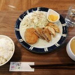 Cafe&Dining 三寅屋 - 「ミックスフライ定食(揚げ餃子)」700円