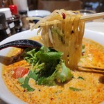 Metz Mara Tan - 野菜麻辣湯３辛＋パクチー中の麺リフト