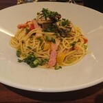 THE CAVE DE OYSTER - 日替わりパスタお勧め 彩り野菜とベーコン、牡蠣のペペロンチーノ