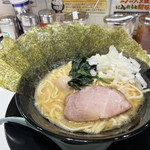 Yokohama Ie Keira-Men Okamotoya - ラーメン、のり5枚、玉ねぎ（無料）