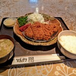 とんかつ くにか - ロースかつ定食 いただきます(^○^)