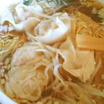 紅太陽 - 「ワンタンメンセット」(小鉢２皿、餃子２個付き)♪