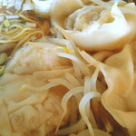 紅太陽 - ワンタンごろごろ、でしょ♪(笑)