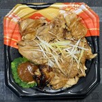 マミーマート - 辛味噌で食べる焼鳥丼 （かわ・もも）　４３０円　(2022/12)