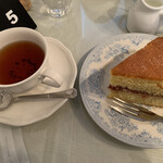Juri's Tea Room - アフタヌーンティーとヴィクトリアサンドウィッチケーキ