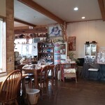 遊の丘 - 店内の一部(窓際カウンター席、テーブル席)(R3.3.20撮影)