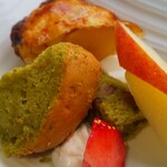 遊の丘 - プチデザート(絶品アップルパイ、抹茶シフォンケーキ、ふじりんご、苺、生クリーム)(R3.3.20撮影)