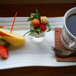 遊の丘 - 十割蕎麦セット￥1,380のコーヒーとプチデザート(R3.3.20撮影)