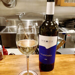 ヴィネリア グーフォ - グラスワイン白　750円