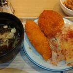 Hiroshimbeikoku - 味噌汁に、揚げ物、栃尾の油揚げ