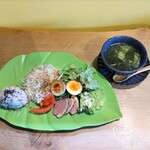 みどりの朝喫茶 - サラダモーニング(おむすびバージョン)